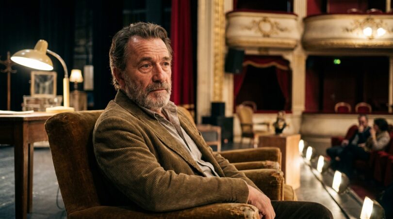découvrez les révélations exclusives sur francis huster : sa vie privée, ses relations avec ses filles, son lieu de résidence, sa foi profonde et sa passion pour le football.