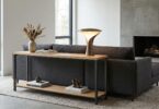 découvrez comment une console étroite placée derrière un canapé peut transformer votre intérieur, avec une surprise inattendue dès le premier apéritif.