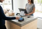 découvrez la checklist ultime des meubles modulaires pour micro-retail et transformez votre boutique en un espace toujours renouvelé et attractif.