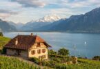 découvrez l'histoire touchante de nicoletta et de sa maison modeste en haute-savoie, un héritage précieux transmis par sa grand-mère, mêlant souvenirs et traditions familiales.
