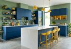 découvrez comment la couleur transforme la cuisine et remplace le tout-blanc, apportant modernité et chaleur à votre intérieur.