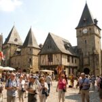 d&eacute;couvrez l'histoire fascinante de la maison triangulaire situ&eacute;e &agrave; la place du 73e &agrave; b&eacute;thune, un lieu embl&eacute;matique qui a &eacute;volu&eacute; d'un c&eacute;l&egrave;bre caf&eacute; &agrave; bien plus encore au fil des ann&eacute;es.