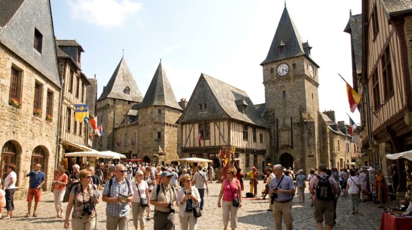 d&eacute;couvrez l'histoire fascinante de la maison triangulaire situ&eacute;e &agrave; la place du 73e &agrave; b&eacute;thune, un lieu embl&eacute;matique qui a &eacute;volu&eacute; d'un c&eacute;l&egrave;bre caf&eacute; &agrave; bien plus encore au fil des ann&eacute;es.