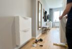 découvrez le meuble 15-en-1 qui remplace votre étagère à chaussures et transforme votre rangement avant la rentrée. fonctionnel, malin et design, il optimise chaque espace de votre intérieur.