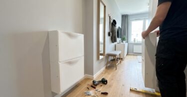 découvrez le meuble 15-en-1 qui remplace votre étagère à chaussures et transforme votre rangement avant la rentrée. fonctionnel, malin et design, il optimise chaque espace de votre intérieur.