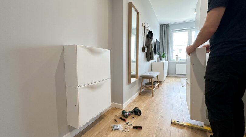découvrez le meuble 15-en-1 qui remplace votre étagère à chaussures et transforme votre rangement avant la rentrée. fonctionnel, malin et design, il optimise chaque espace de votre intérieur.