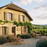 découvrez comment une maison datant de 1897 dans le rhône a été transformée en une charmante chambre d’hôtes alliant histoire et confort moderne.