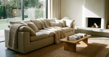 découvrez comment les meubles xxl peuvent métamorphoser votre intérieur avec élégance et modernité. adoptez des pièces imposantes pour un style unique et accueillant.